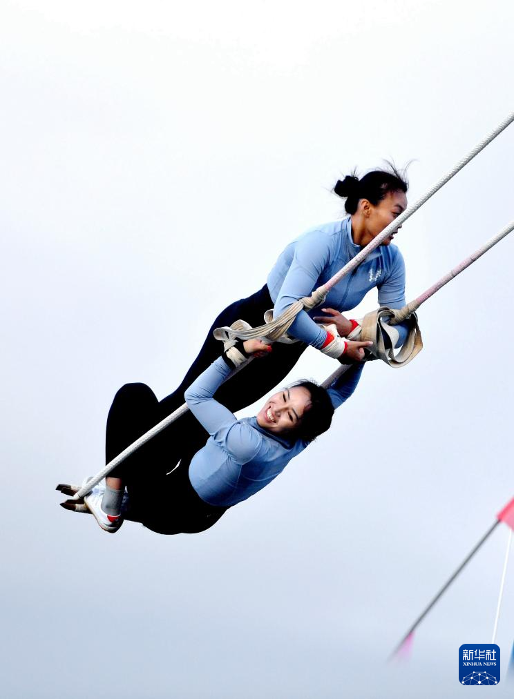 高空秋千运动，俯瞰大地的极限体验