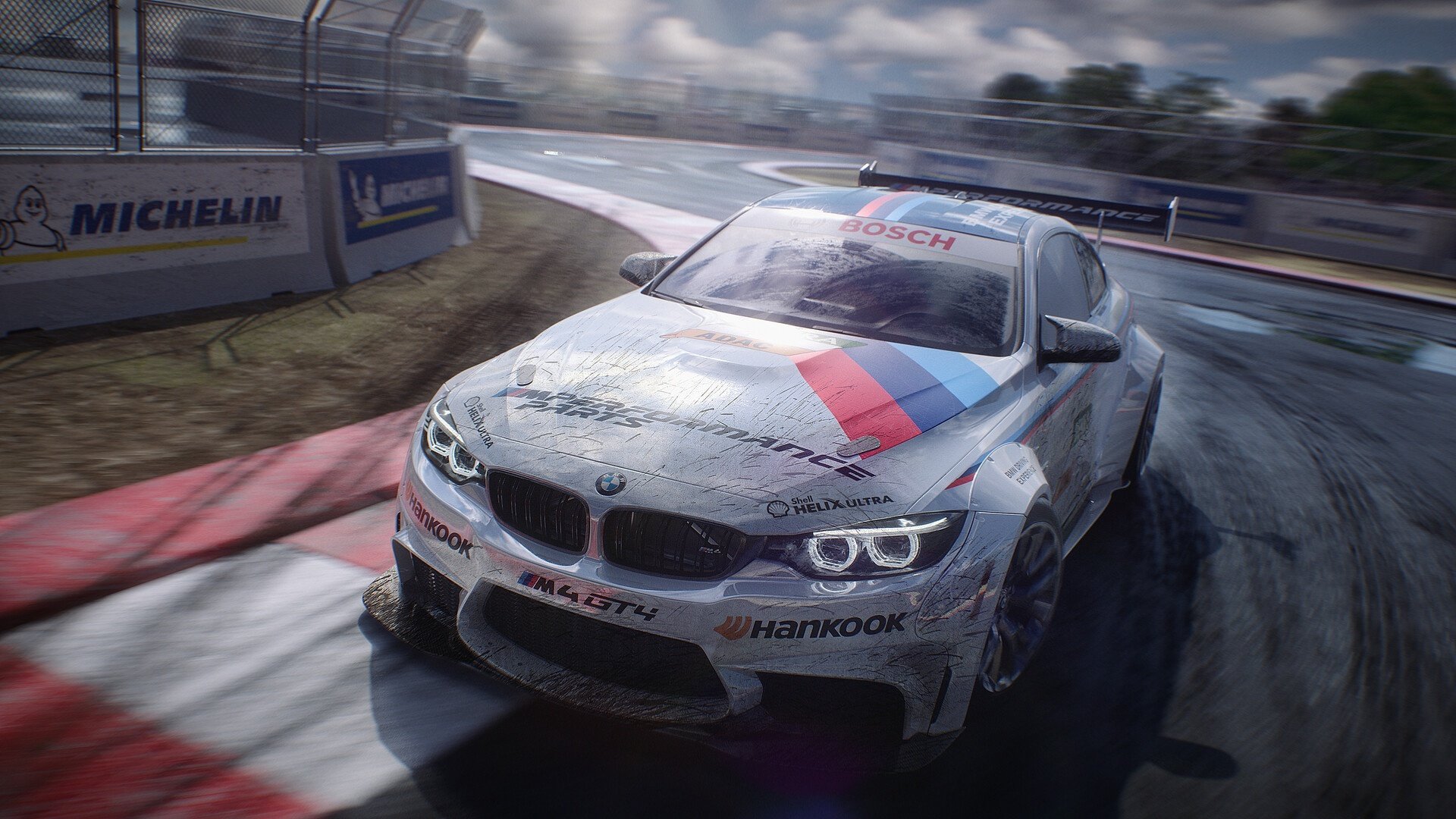 开云中国-C罗赛后签名送给残障球迷感动现场，c罗签名的足球值多少钱